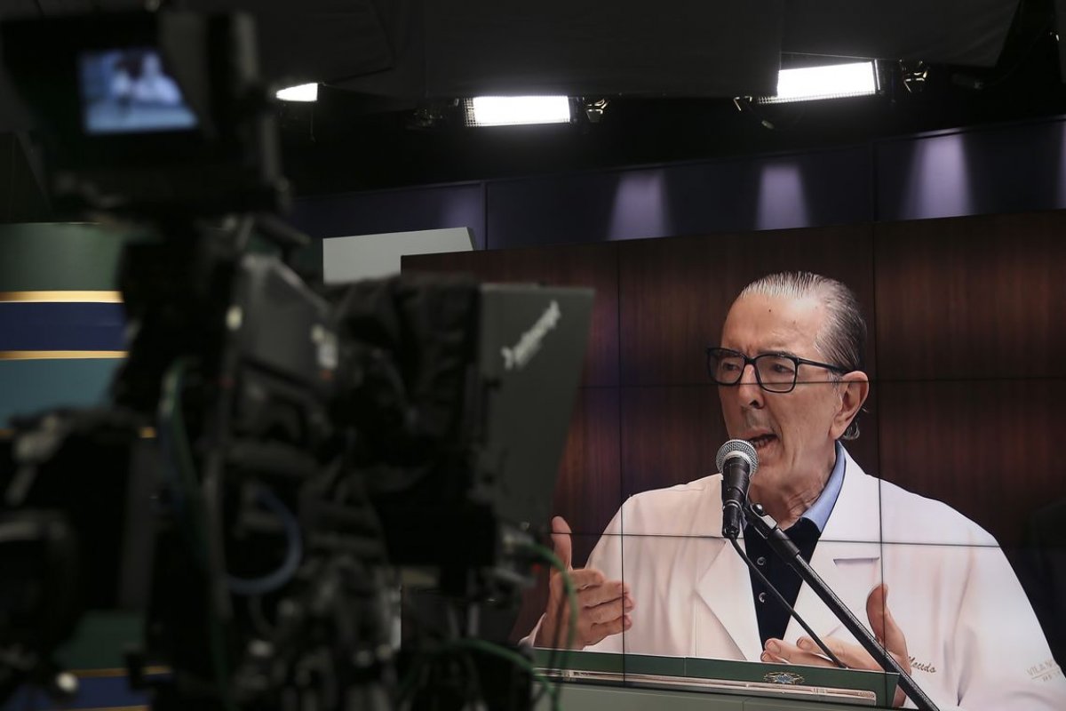 Bolsonaro apresenta "melhora clinica progressiva" neste sábado