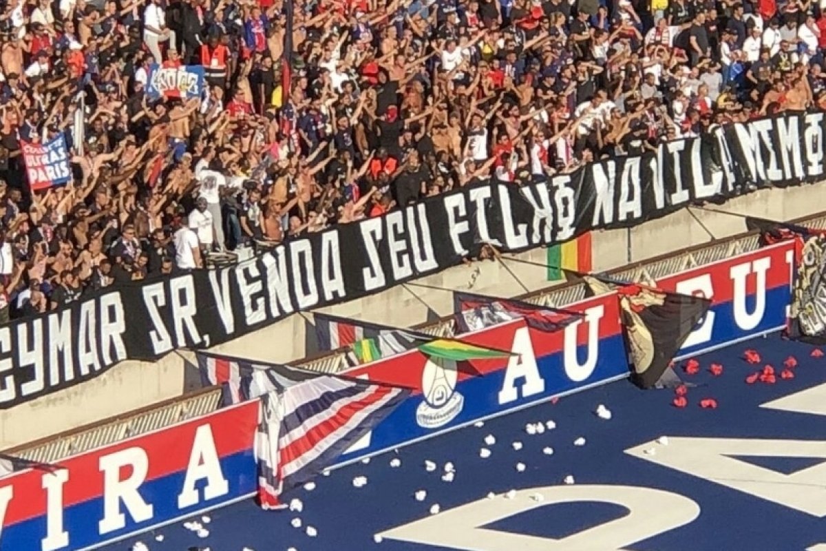 Torcida do PSG vaia Neymar em reestreia pelo Francês
