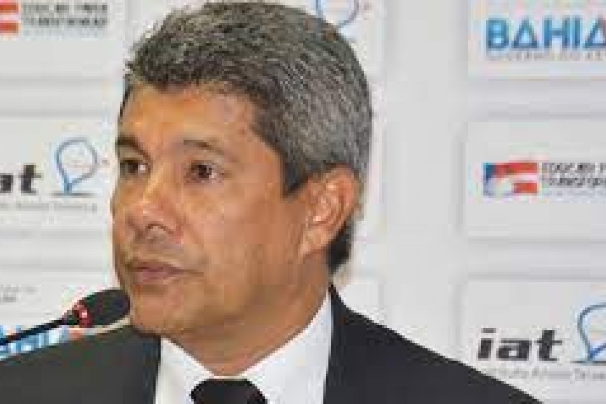 Alunos que não retornarem às escolas na Bahia terão benefícios cortados, diz secretário