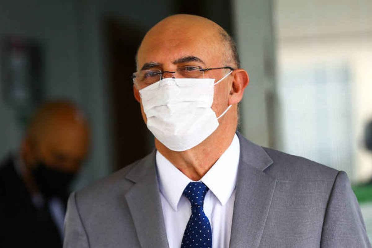 "Levar questões de gêneros para crianças de 6 anos é violentar a inocência dela" diz ministro da educação