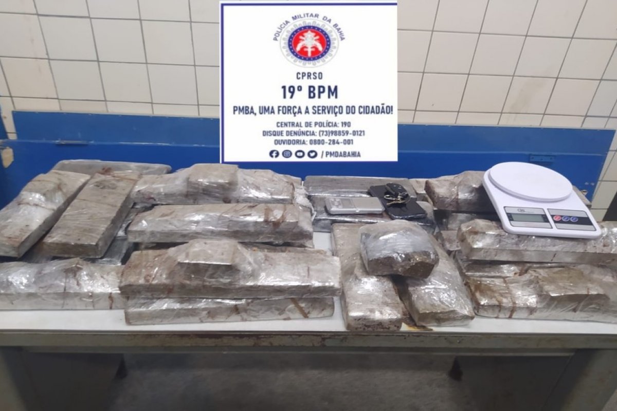 Homem é preso transportando 30 kg de maconha no porta-malas de veículo em Jequié