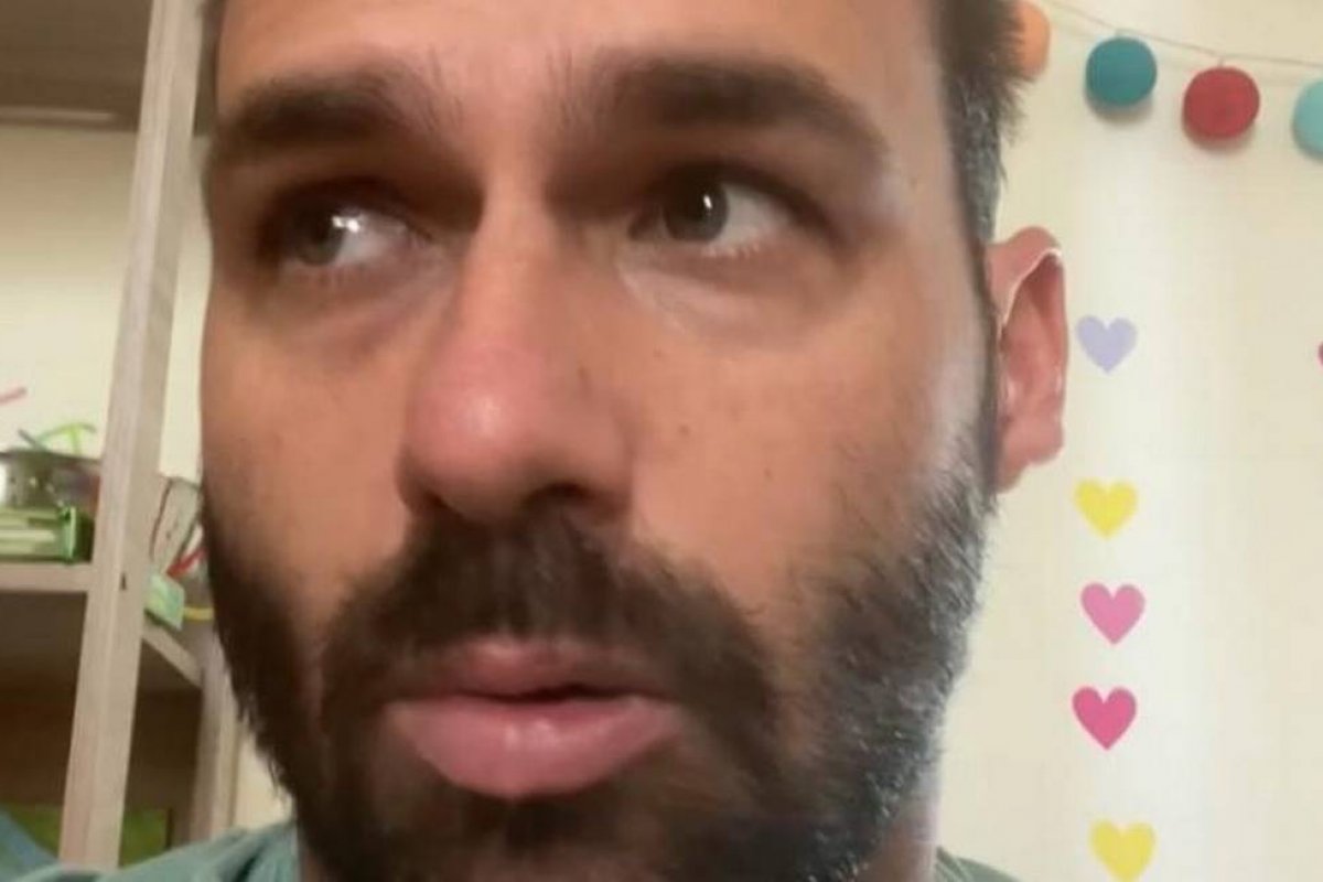 Vídeo: Eduardo Bolsonaro diz não saber se presidente vai se recuperar sem cirurgia