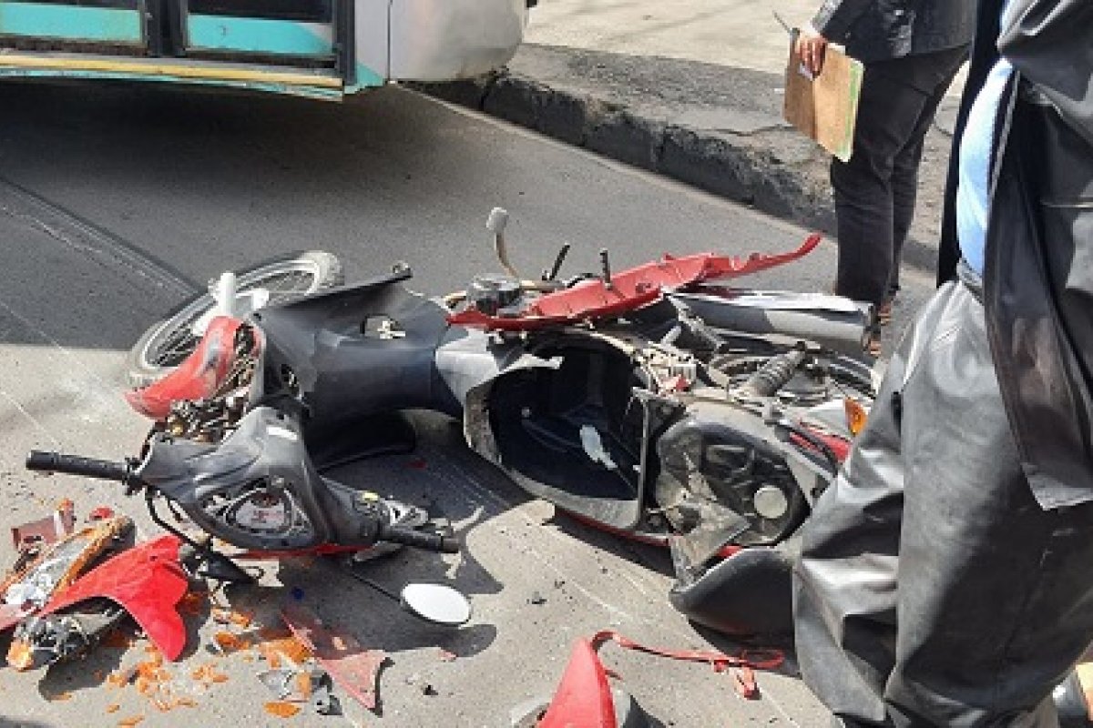 Acidente de ônibus deixa uma pessoa ferida em Feira de Santana