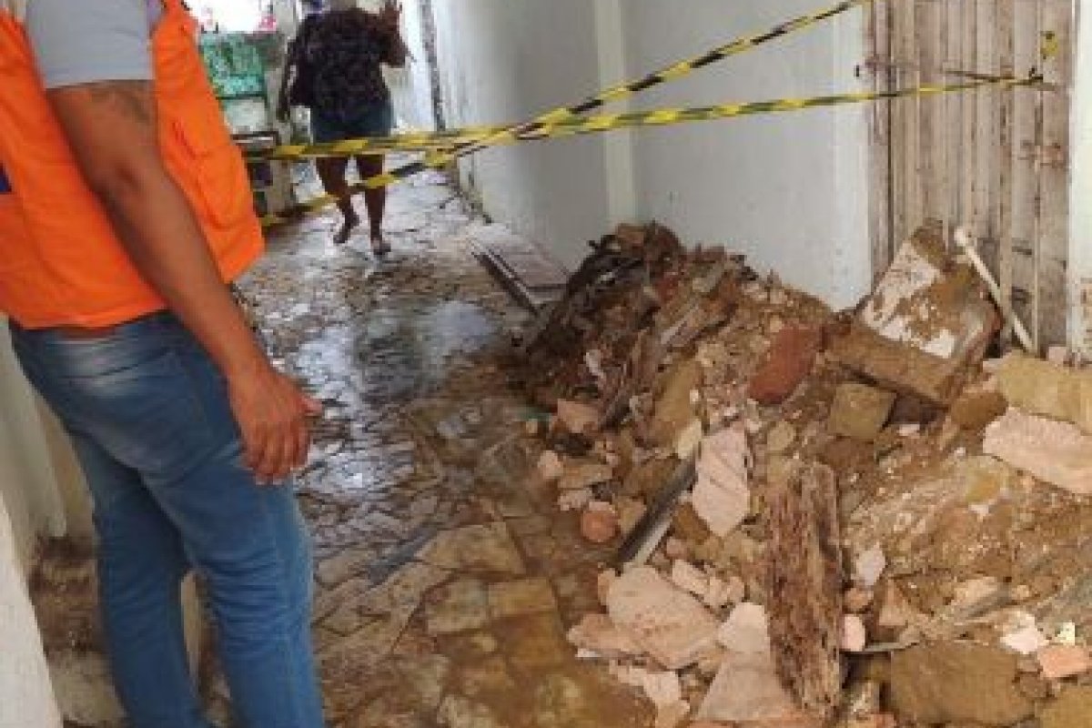 Codesal registra e vistoria novo desabamento de casarão Largo da Soledade