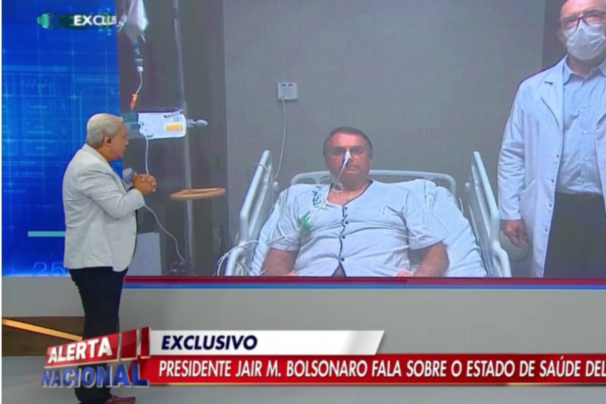 Internado, Bolsonaro aparece ao vivo no programa de Sikêra Jr.