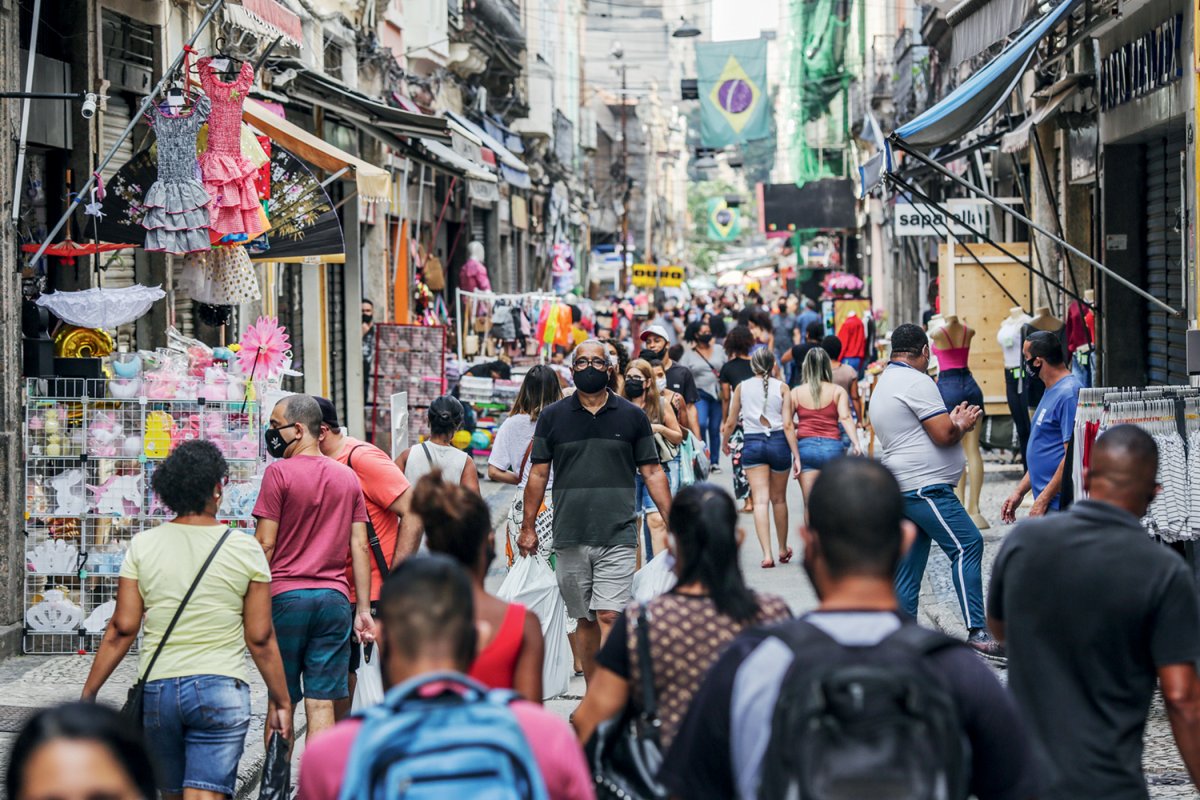 Covid-19: aceleração da vacinação traz indícios de retomada na economia