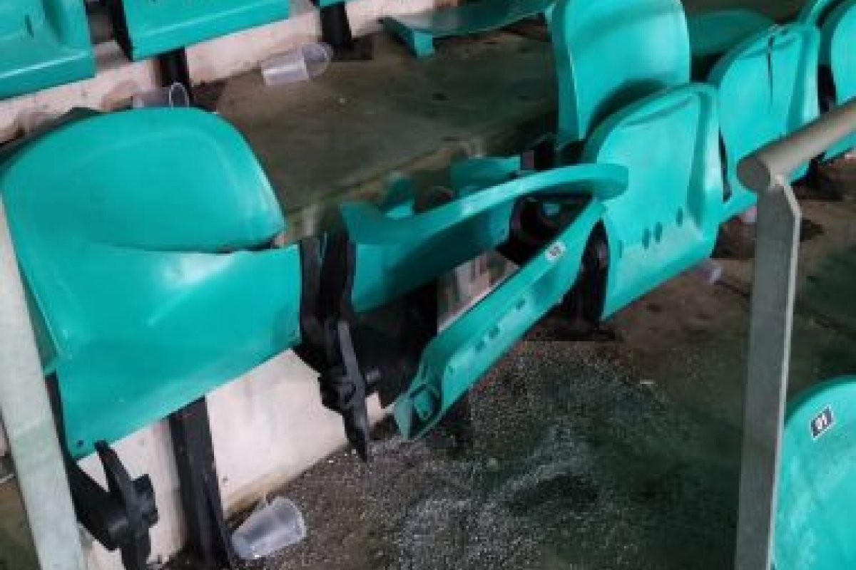 Após derrota para o Guarani, torcedores do Vitória depredam Fonte Nova