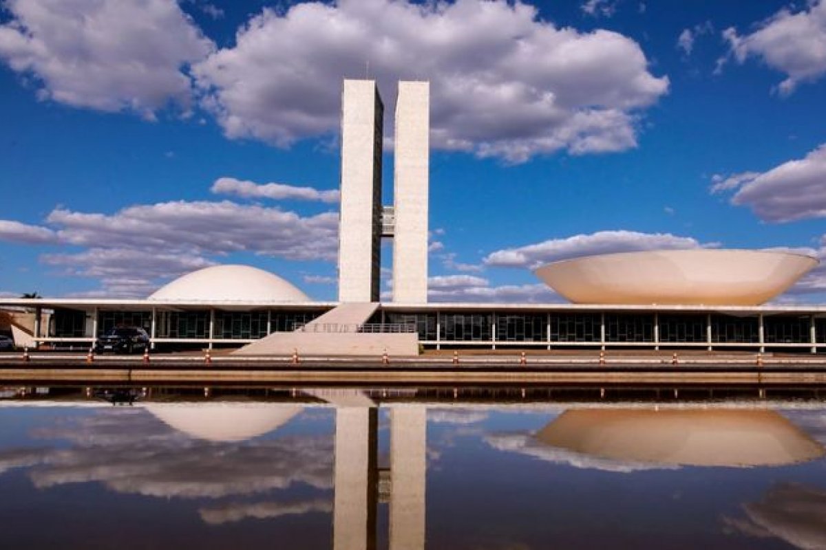 Congresso autoriza emendas sem carimbo a bancadas e amplia repasse orçamentário
