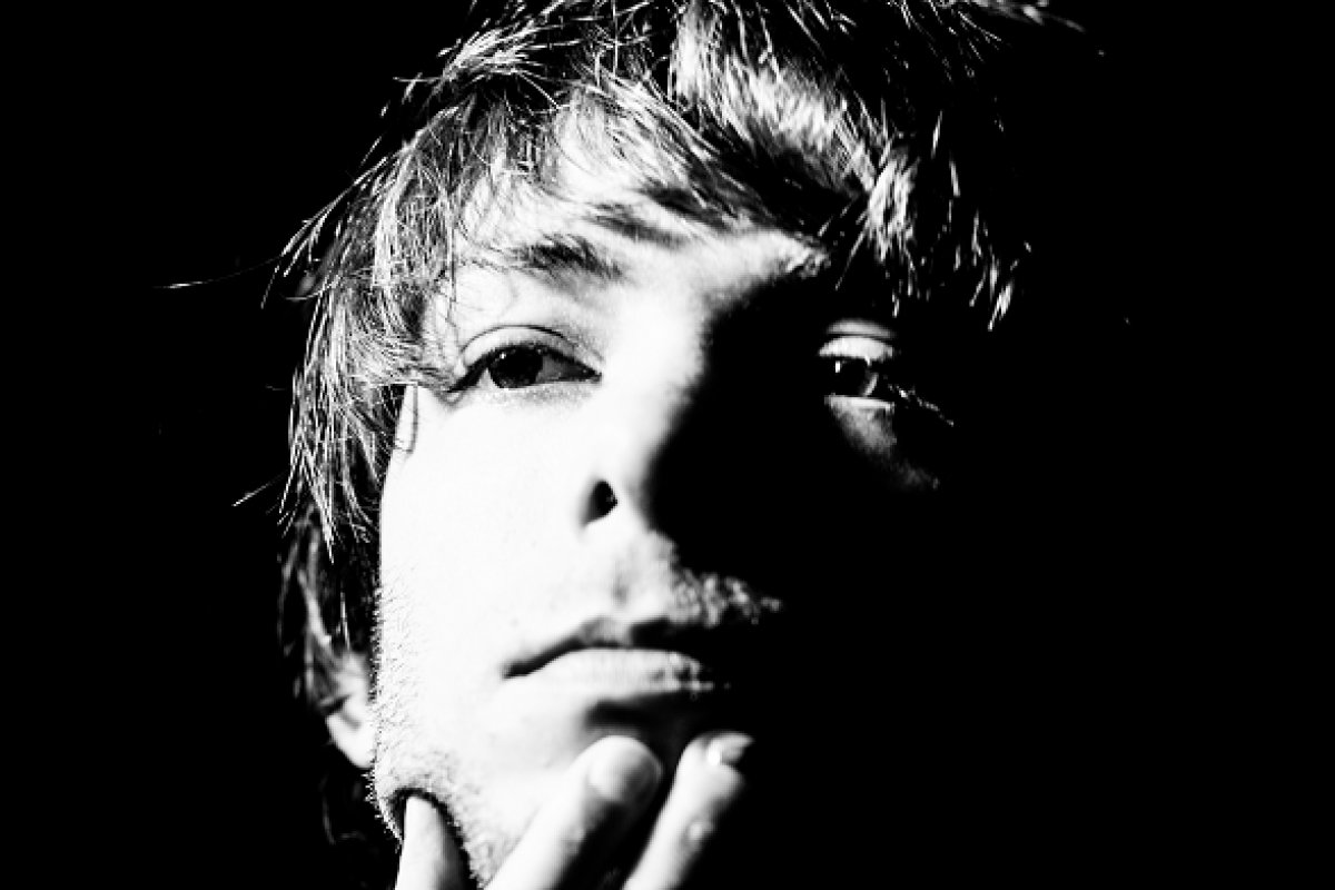 Vitor Araújo lança novo single que fez parte do Festival de Avignon 2021