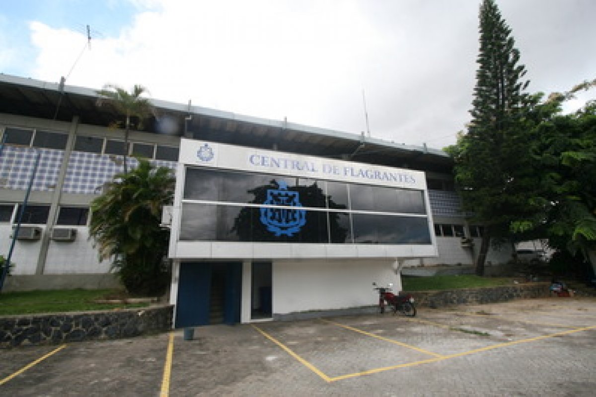 Polícia prende três suspeitos por roubo a carros no Trobogy