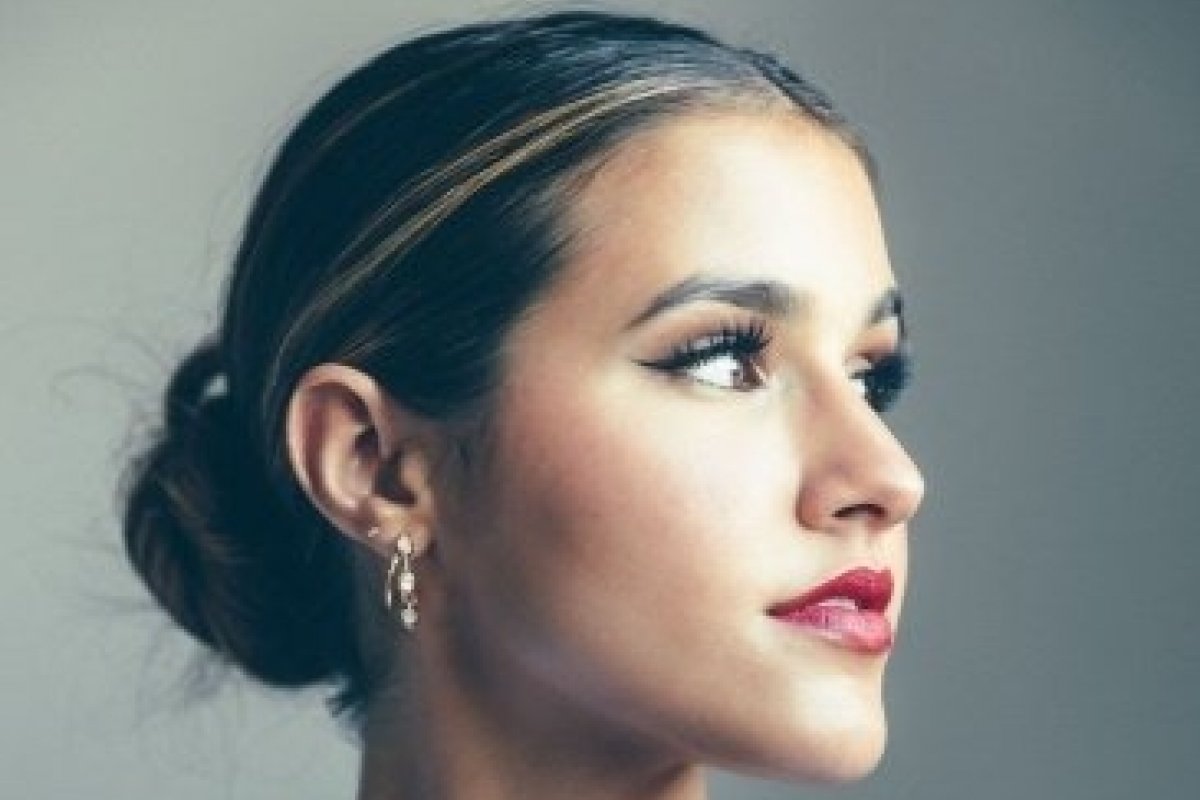 Cantora americana Julia Wheaton lança “Fall In” seu novo single