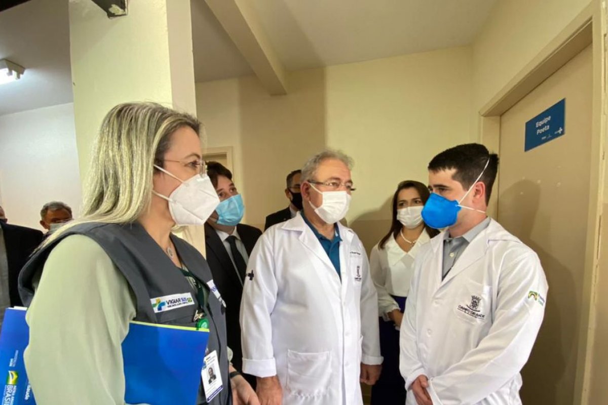 Queiroga defende esforço conjunto para seguir regras do PNI