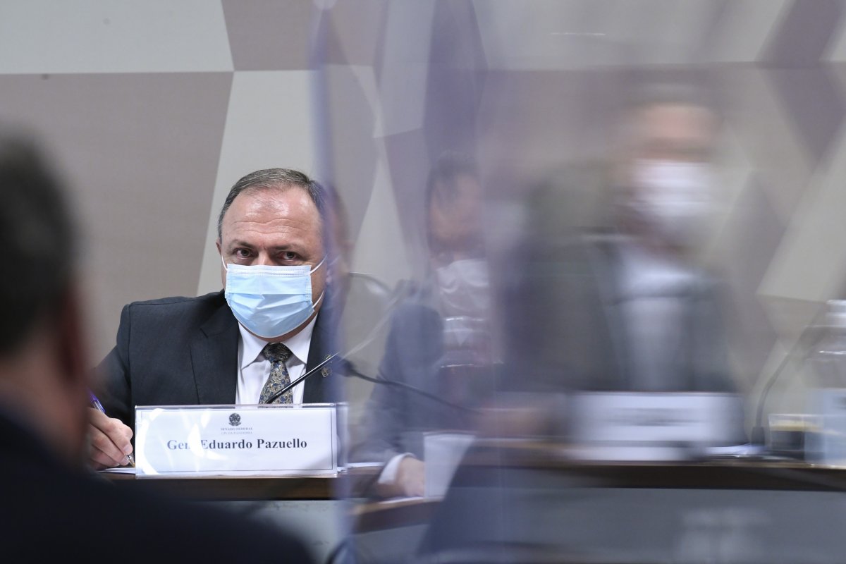 Material indica negociação de vacina pelo triplo do preço por Pazuello