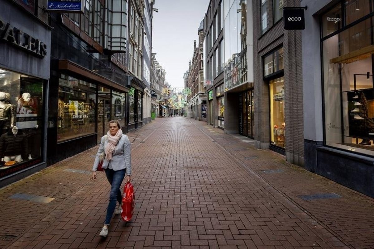 Barcelona retoma toque de recolher após decisão judicial 