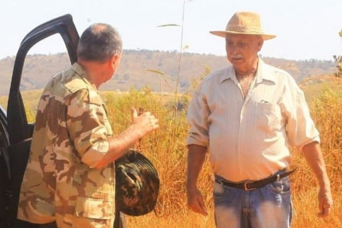 Idoso réu por ajudar Lázaro Barbosa em fuga é solto do presídio