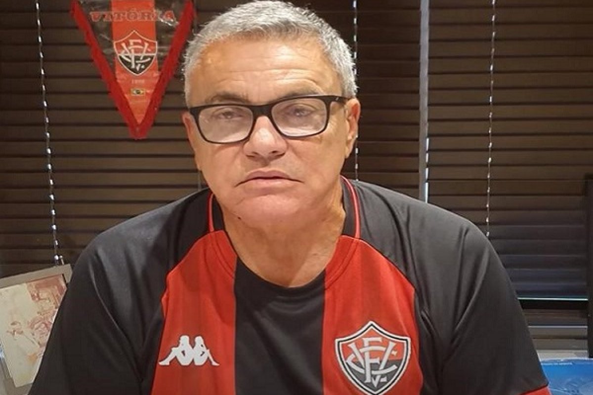 Paulo Carneiro diz que não vai renunciar à presidência do Vitória