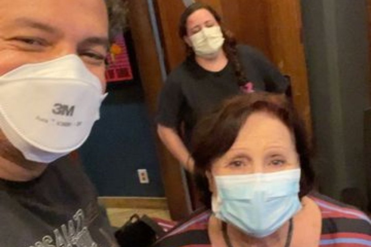 Mãe de Paulo Gustavo, Déa Lúcia vai gravar CD