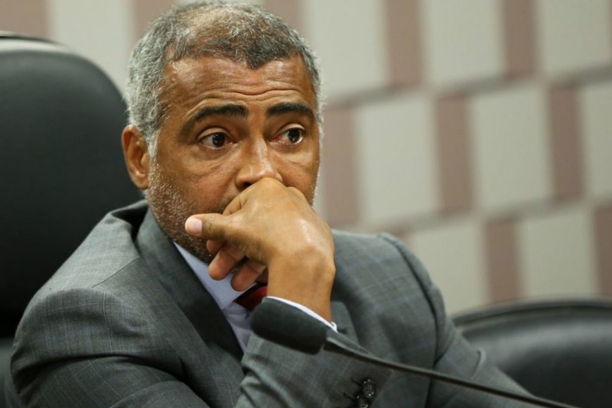 Romário é condenado a pagar R$ 400 mil em aluguéis atrasados