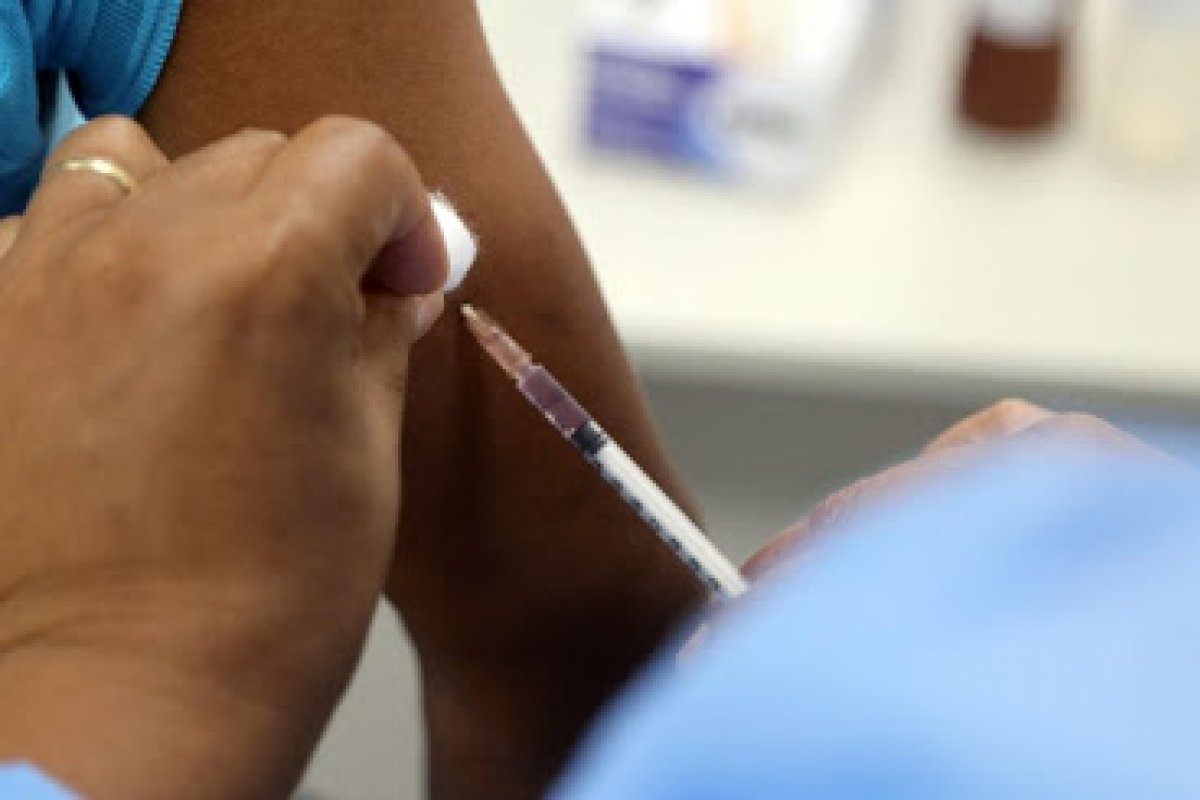 Covid: 21,3% dos brasileiros estão completamente imunizados