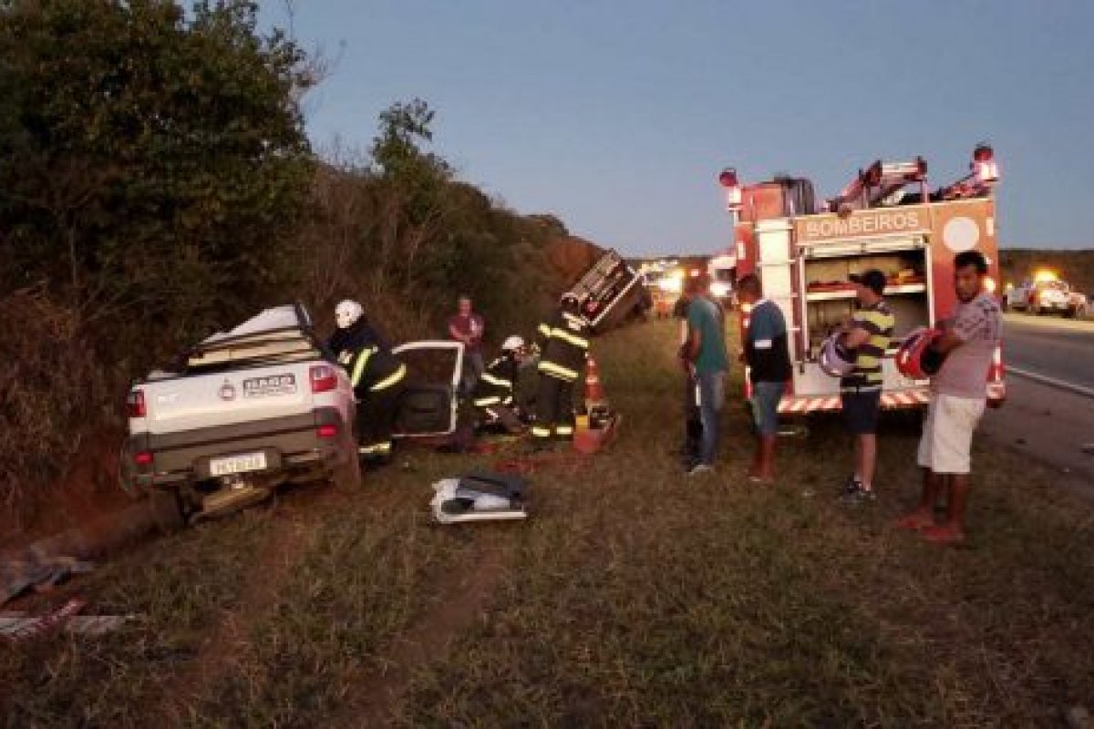Motorista morre após veículo colidir com caminhão em Vitória da Conquista