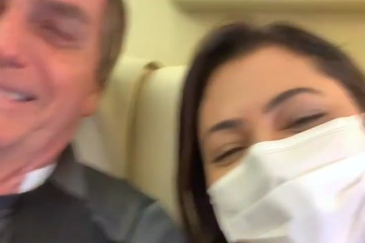 Após rumores de crise no relacionamento, Michelle posta vídeo com Bolsonaro em avião presidencial