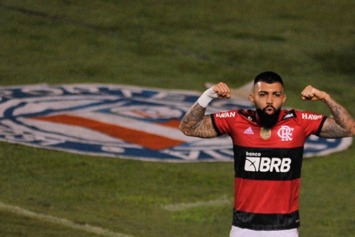 Gabigol faz hat-trick e Flamengo passa por cima do Bahia com facilidade pelo Brasileirão