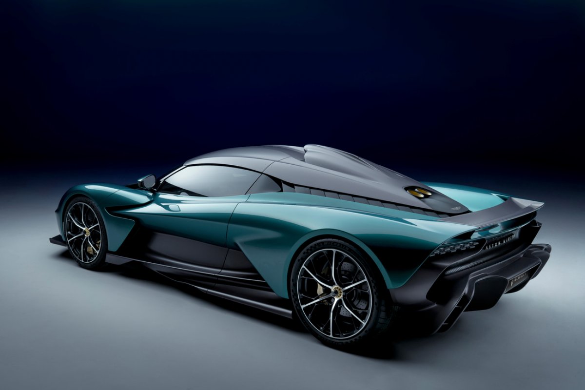 Aston Martin apresenta modelo Valhalla com 950cv