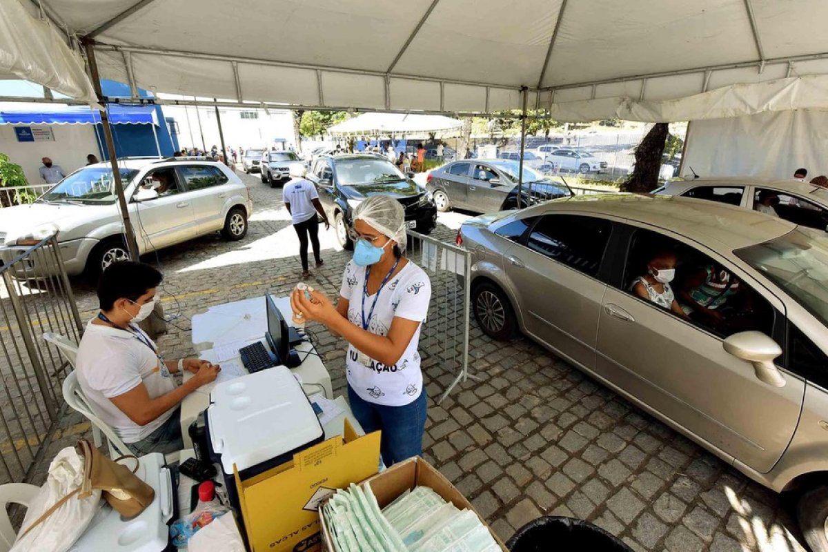 Vacinação contra gripe é suspensa nesta segunda-feira (19) em Salvador