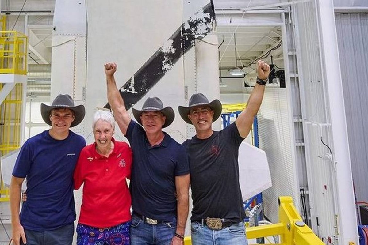 Jeff Bezos e sua tripulação já se encontram no Texas para viagem espacial