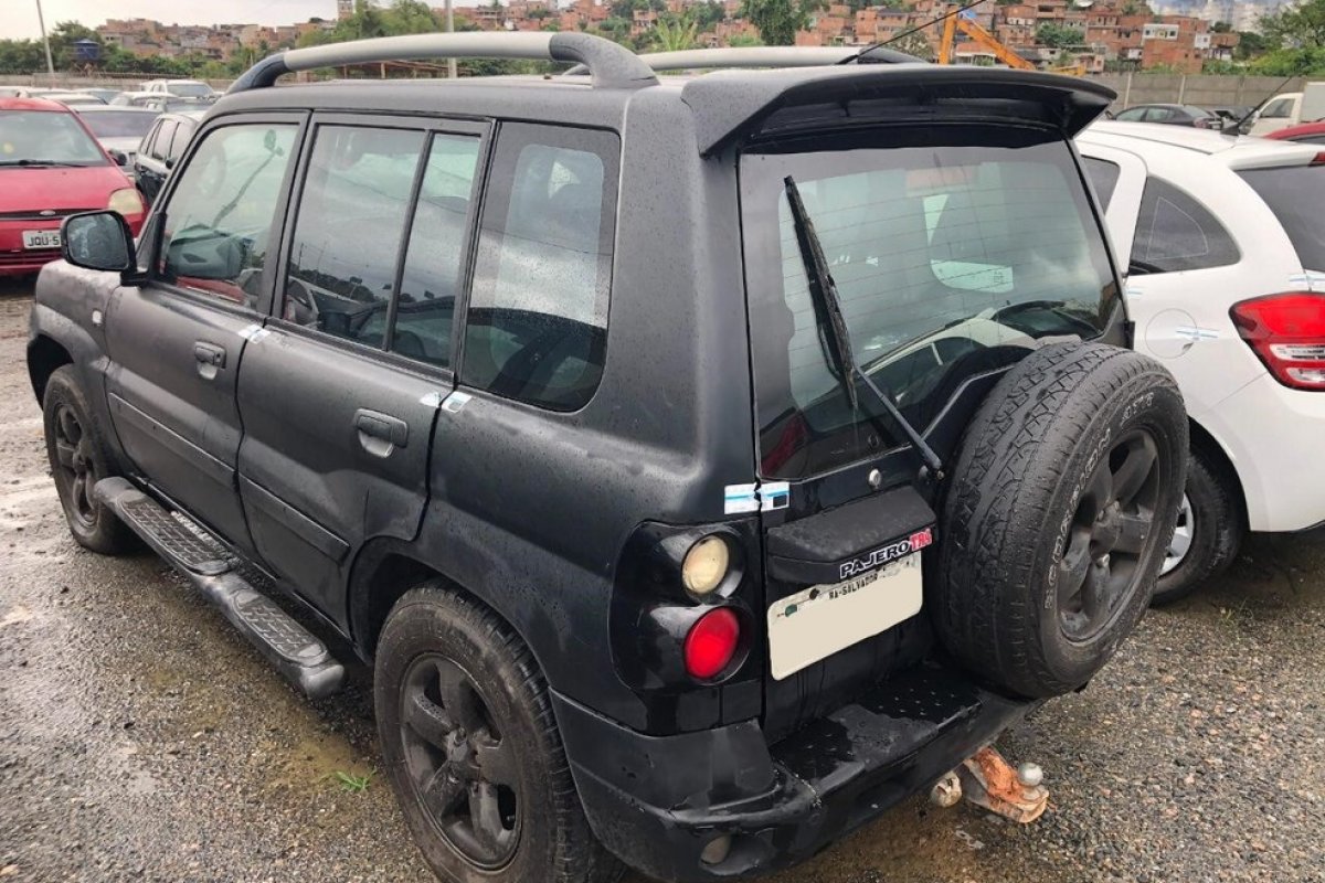 Transalvador leiloa mais de 90 carros apreendidos em Salvador