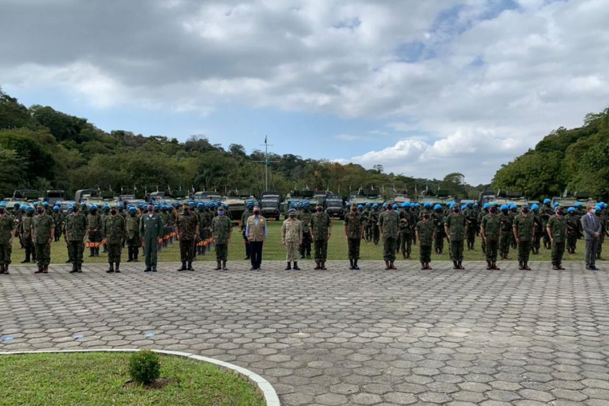 Representantes da ONU visitam Divisão Anfíbia da Marinha