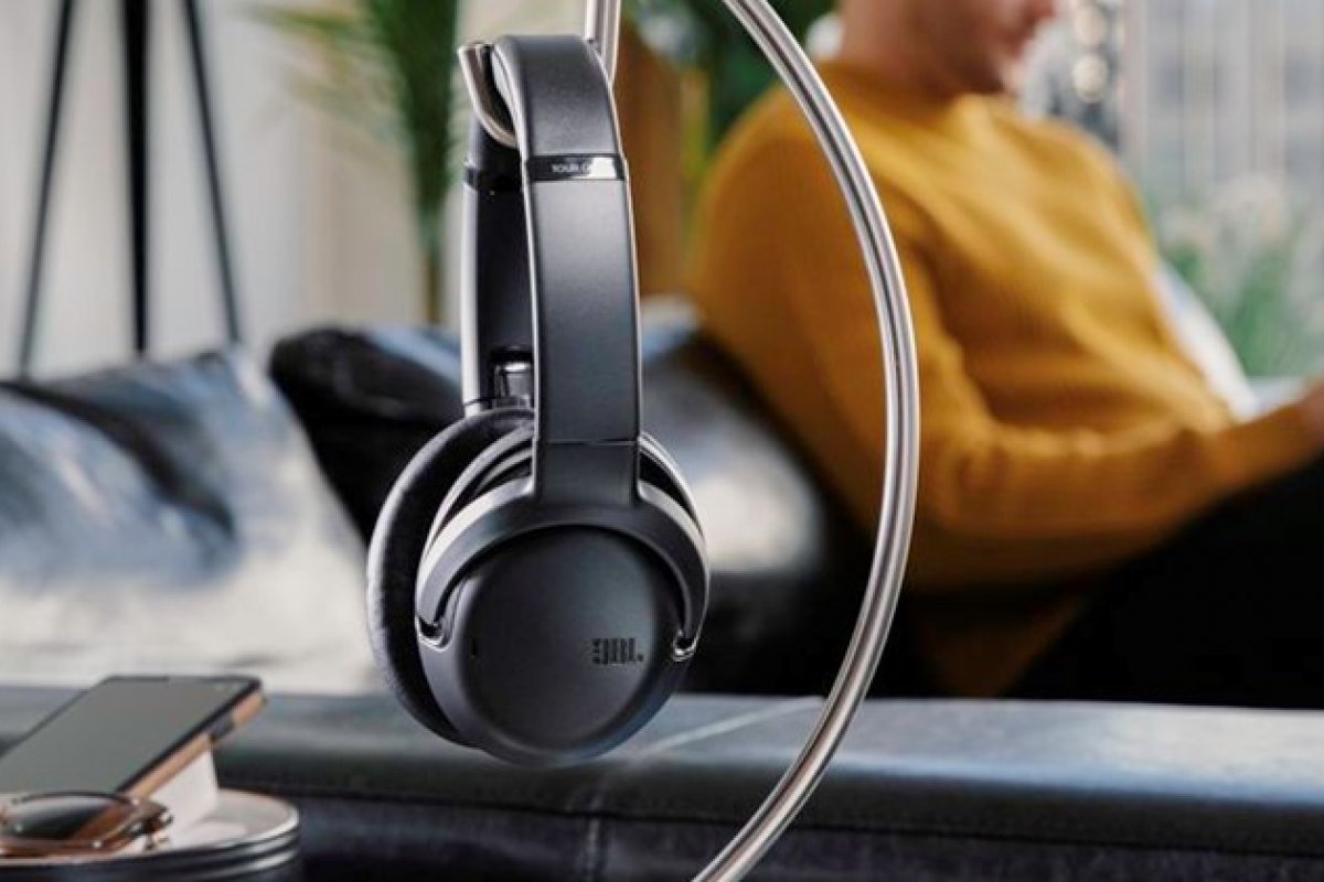 JBL lança fone Bluetooth no Brasil com capacidade de uso de até 50h 