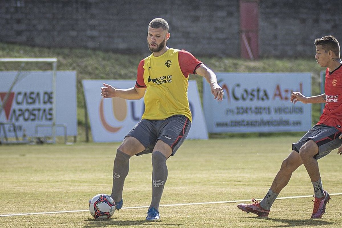 Em duelo direto contra degola da Série B, Vitória recebe a Ponte Preta no Barradão