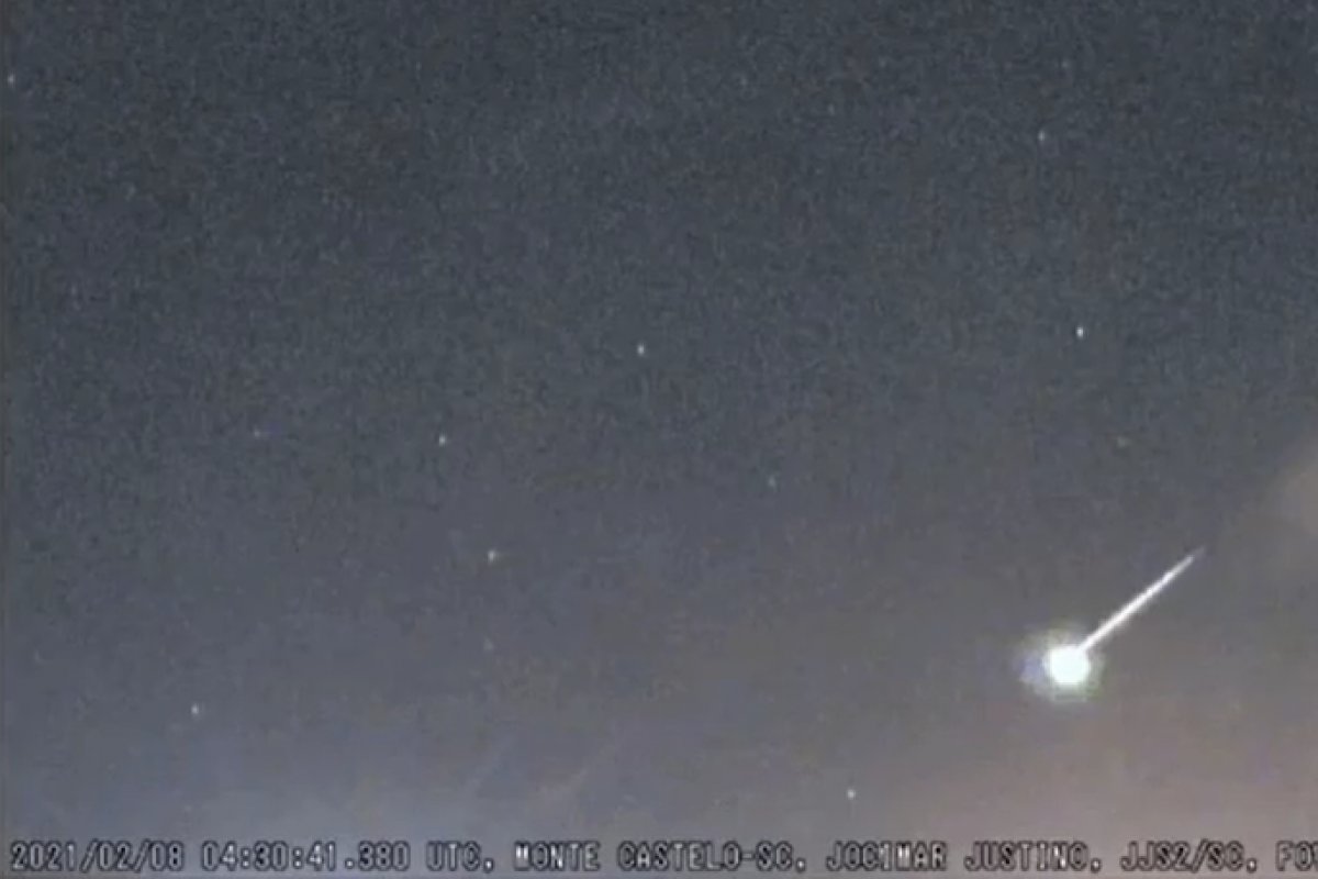 Astrônomo amador registra cerca de 20 meteoros que explodiram ao entrar na atmosfera