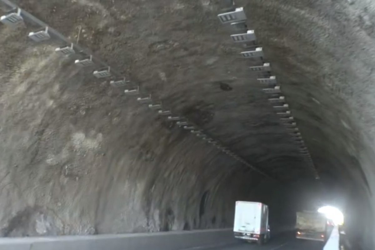 Cabos de energia são furtados e provoca ‘apagão’ em túnel no Lobato, em Salvador