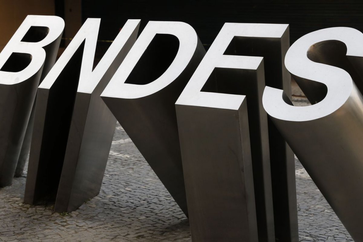 BNDES precisa de mais R$ 100 milhões para financiar combate à covid-19
