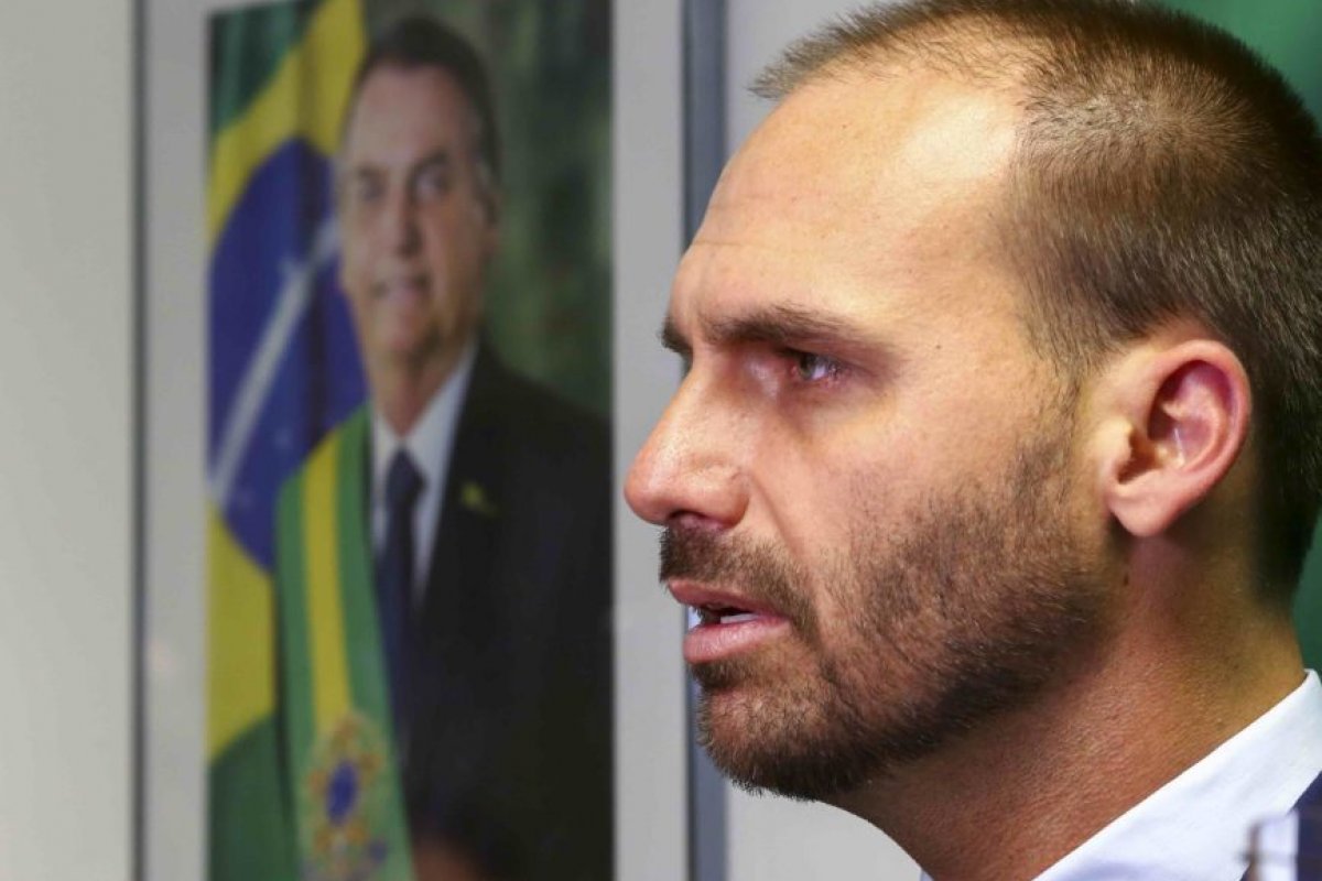 Facebook suspende perfil de Eduardo Bolsonaro por 30 dias