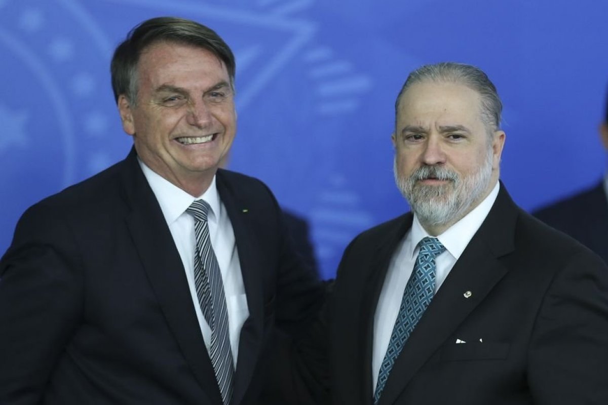 Bolsonaro confirma Augusto Aras para novo mandato na PGR