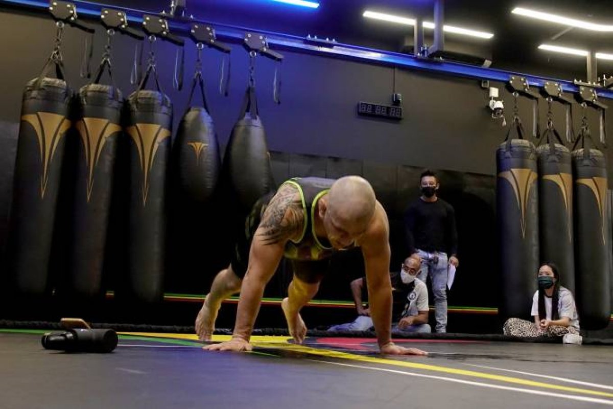 Brasileiro entra no Guinness por recorde de agachamentos burpees
