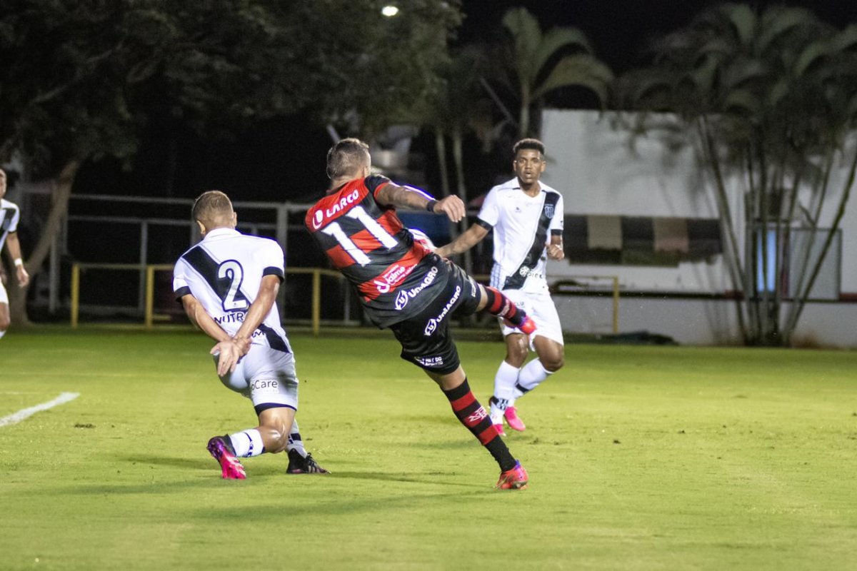 Vídeo: Vitória põe fim a jejum sem vencer, bate Ponte no Barradão e deixa Z-4 da Série B