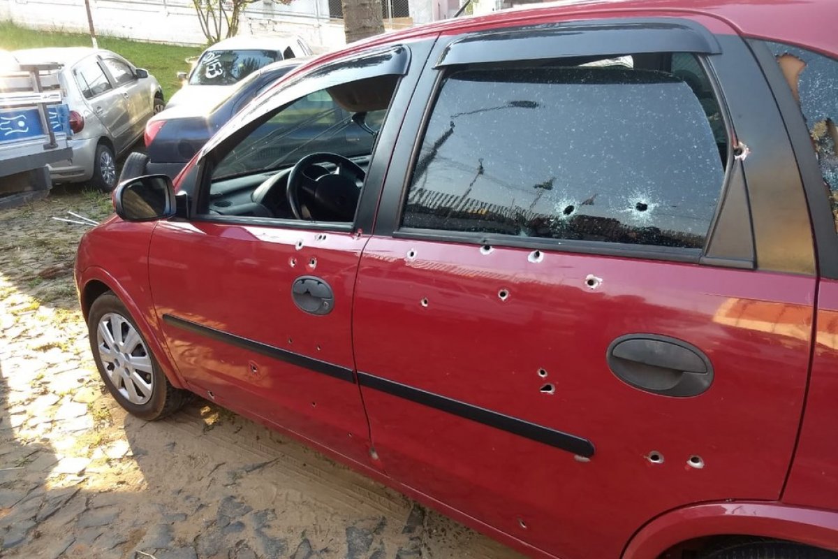 Em Ponta Grossa, família é morta com cerca de 50 tiros