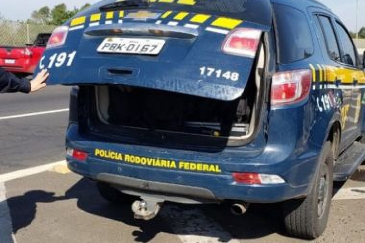 Motorista de van é feito refém durante assalto em Amélia Rodrigues