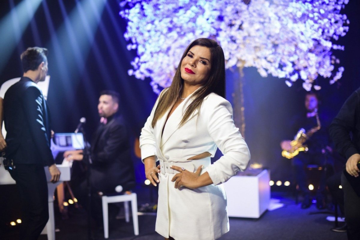 Mara Maravilha lança novo álbum nas plataformas digitais