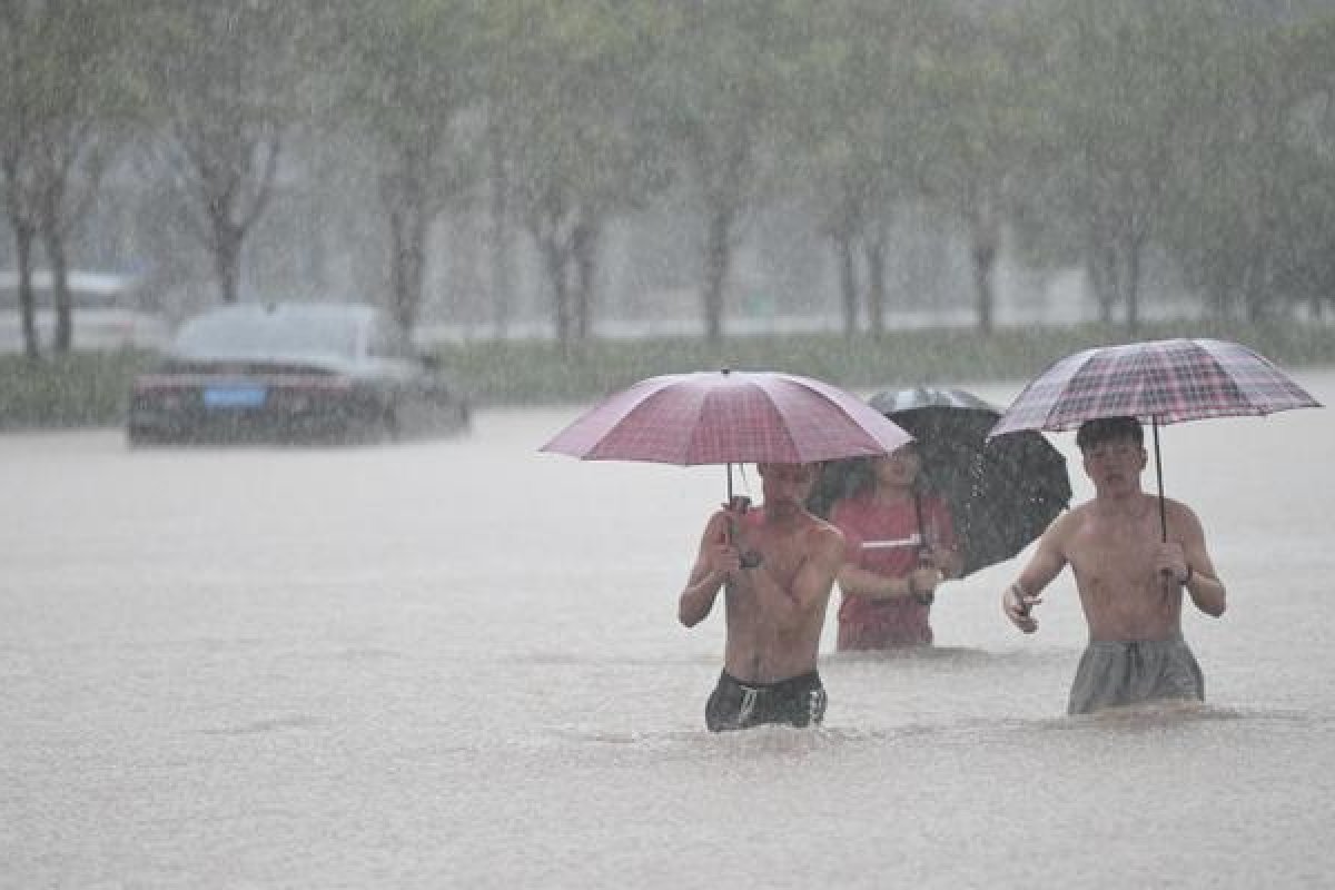 Tempestade atípica mata pelo menos 25 pessoas na China