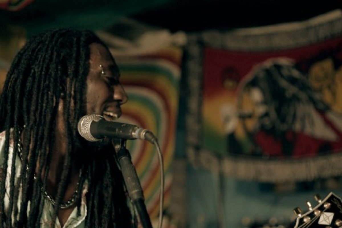 Banda Park Sonoro lança o primeiro álbum internacional "Vinil de Dendê"