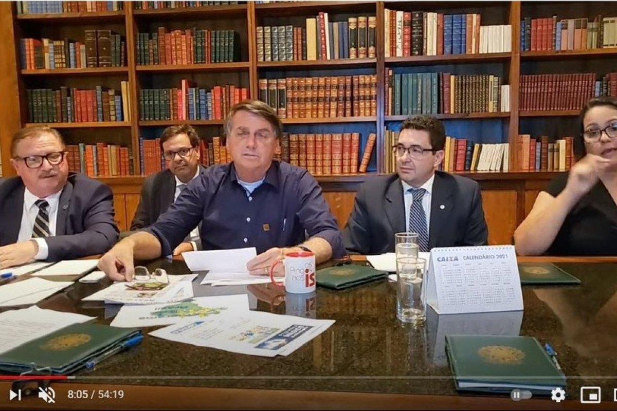 Youtube tira do ar 15 vídeos de Bolsonaro