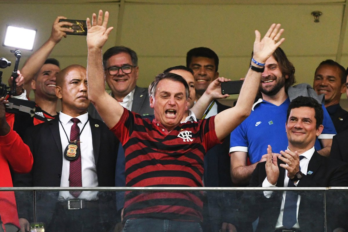 Bolsonaro confirma presença em jogo do Flamengo, afirma jornal