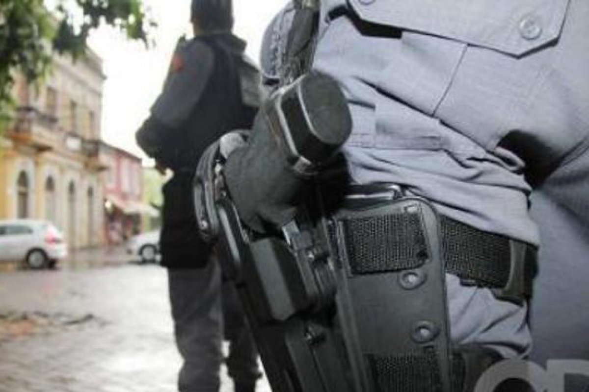 Dois policiais militares são condenados por associação a quadrilha que roubava relógios em SP