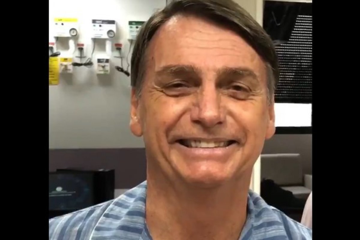 Bolsonaro deve receber alta nesta segunda (16), diz Planalto