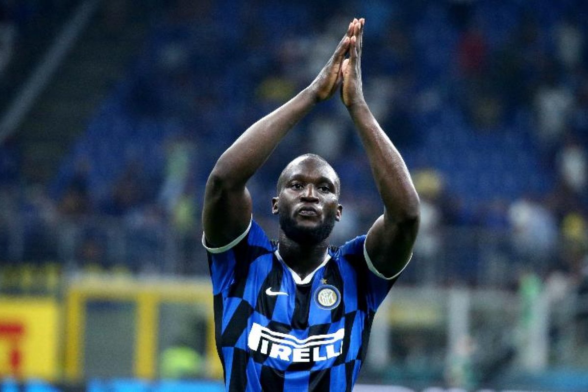 Jornalista é demitido após fazer comentário racista contra Lukaku